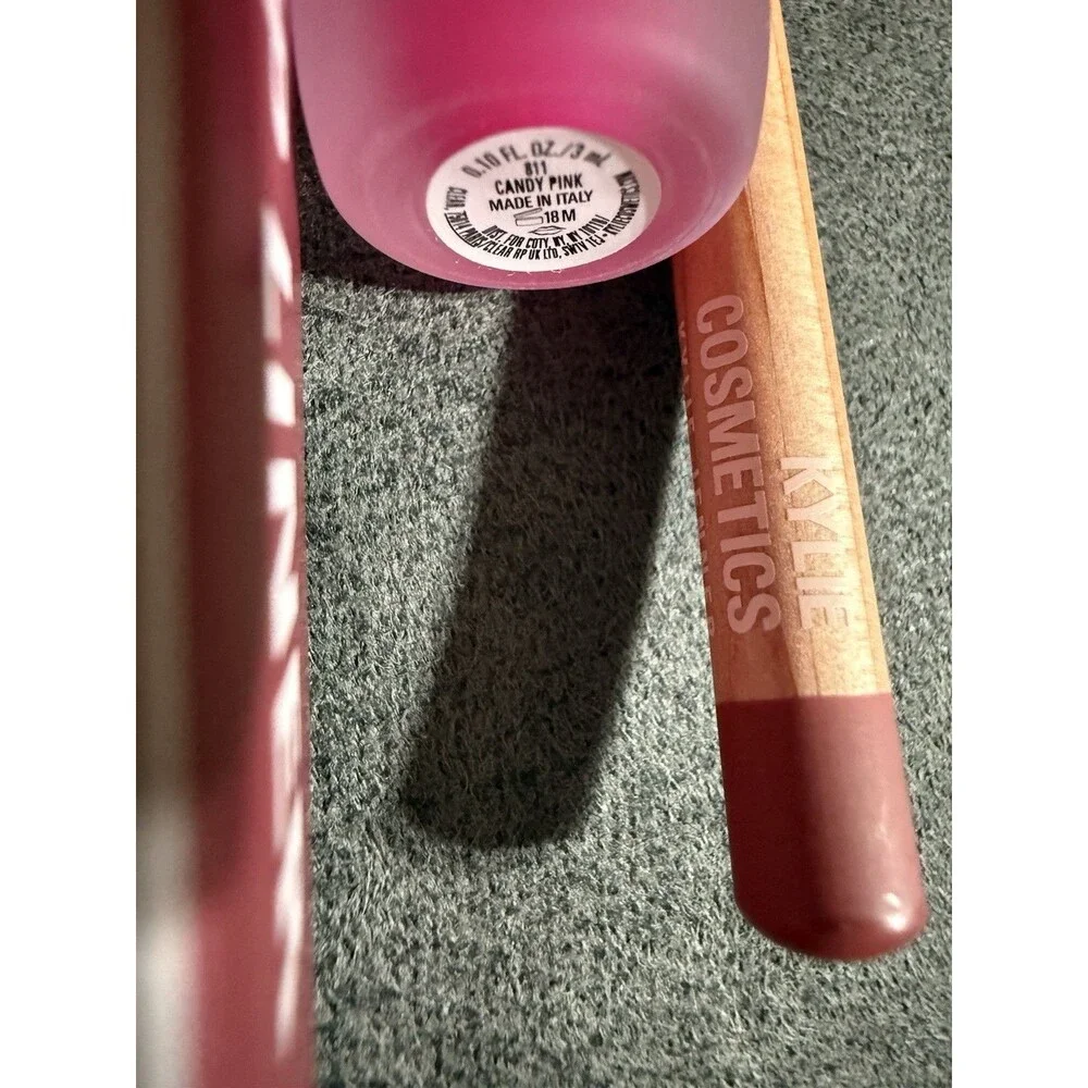 KYLIE COSMETICS Candy Pink 811 LIP Glaze Lip Liner Kit GLOSSY